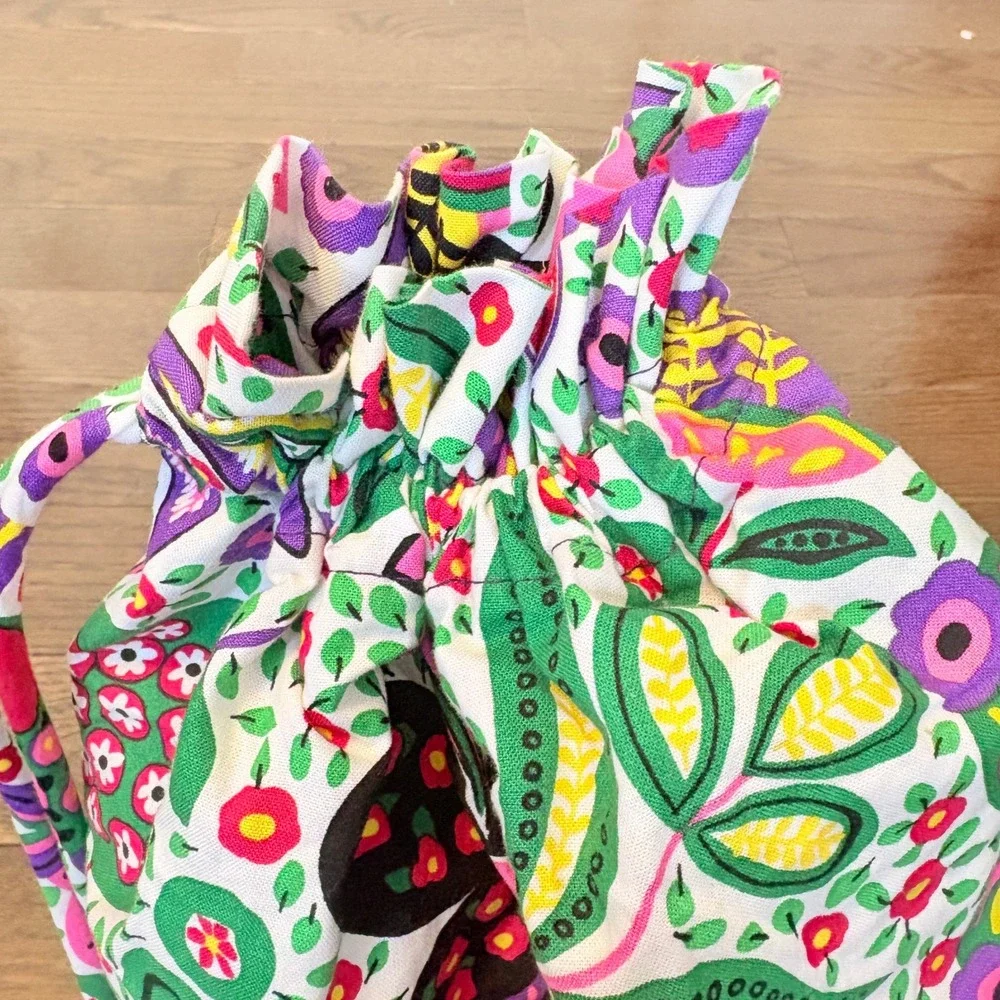 Vera Bradley Drawstring Bag Cotton Lined Pouch Travel Retired Print Viva La Vera